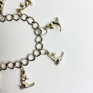 🖤5/$40!! Silver tone cat dangle charm bracelet. Retro chunky charm bracelet